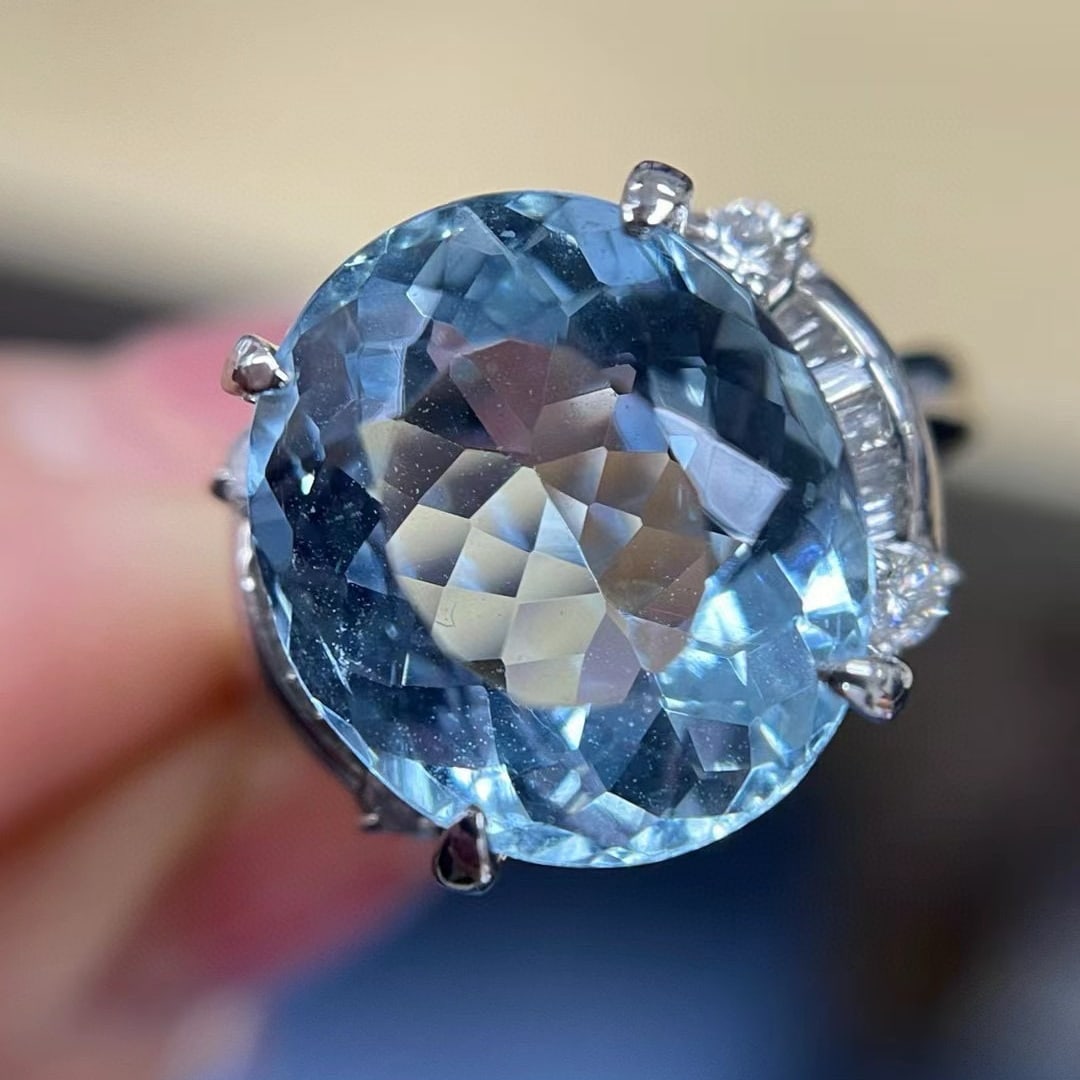 14k Gold 7.56 Ctw Natural Aquamarine & Diamond Ring: Ref:230955257 // gold content:14k gold // ring size:7. 25us // // main gemstone:aquamarine // shape:oval // carat weight:7. 06ct // color:blue // treatment:natural // // adjacent gemstone 2 : diamond