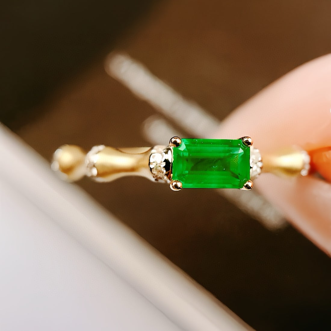 14k Gold 0.31 Ctw Vivid Green Natural Emerald & Diamond Ring - 2