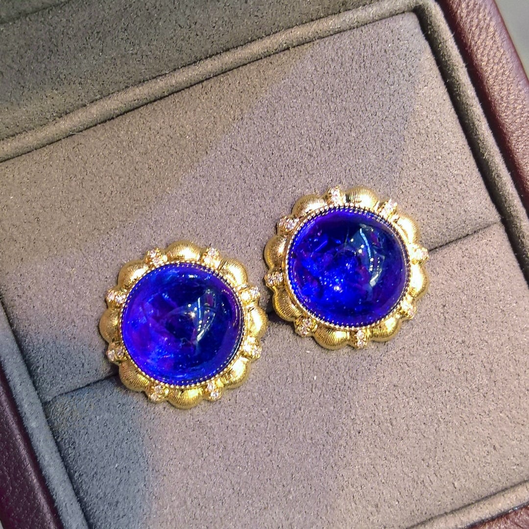 14k Gold 17.33 Ct Natural Tanzanite & Diamond Earrings: Ref:230956016 // gold content:14k gold // main gemstone:tanzanite // shape:round // carat weight:17. 33ct // color:blue // treatment:natural // cut grade:g // // adjacent gemstone 2 : diamond // shape