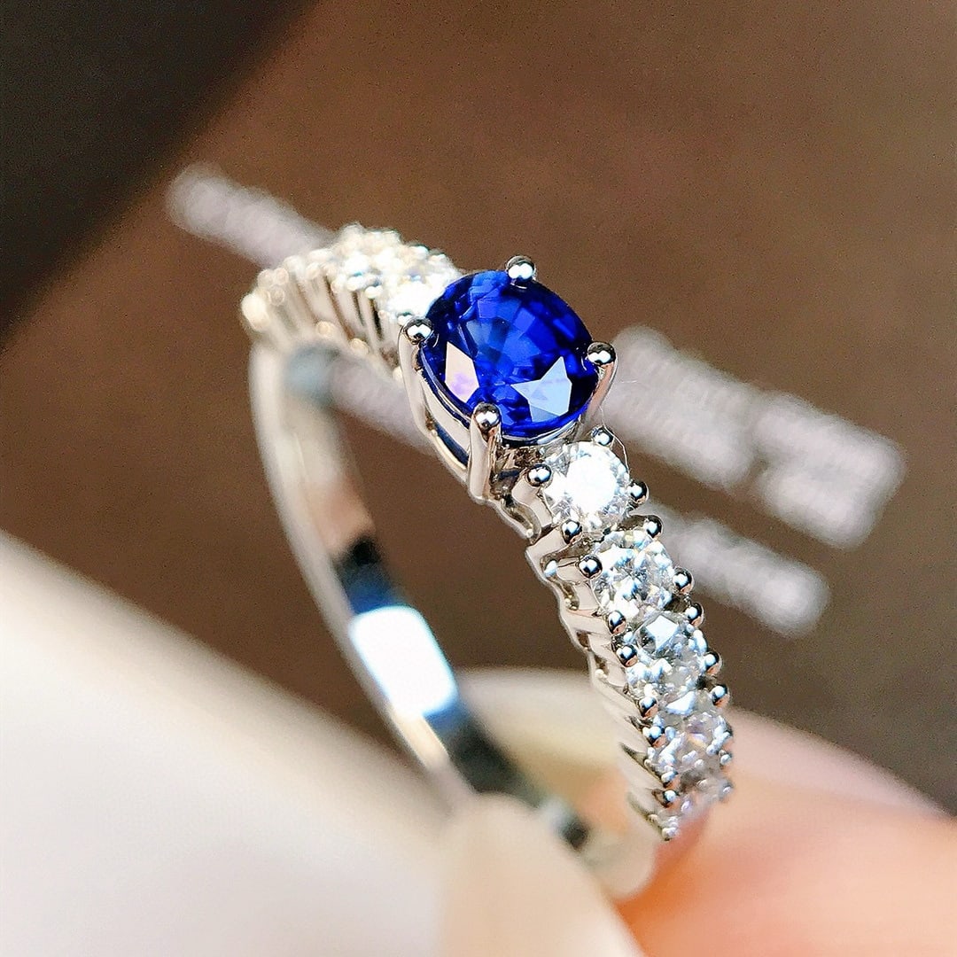 14k Gold 0.89 Ctw Vivid Blue Natural Sapphire & Diamond Ring - 3