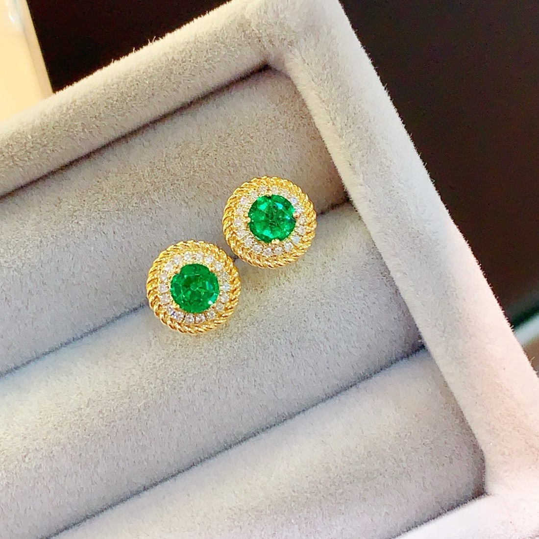 14k Gold 0.51 Ctw Vivid Green Natural Emerald & Diamond Earrings - 2