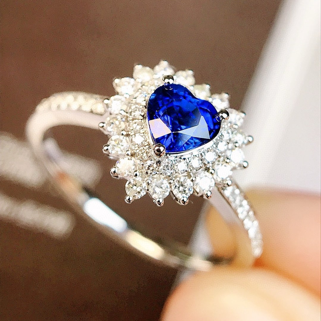 14k Gold 0.81 Ctw Vivid Blue Natural Sapphire & Diamond Ring - 3