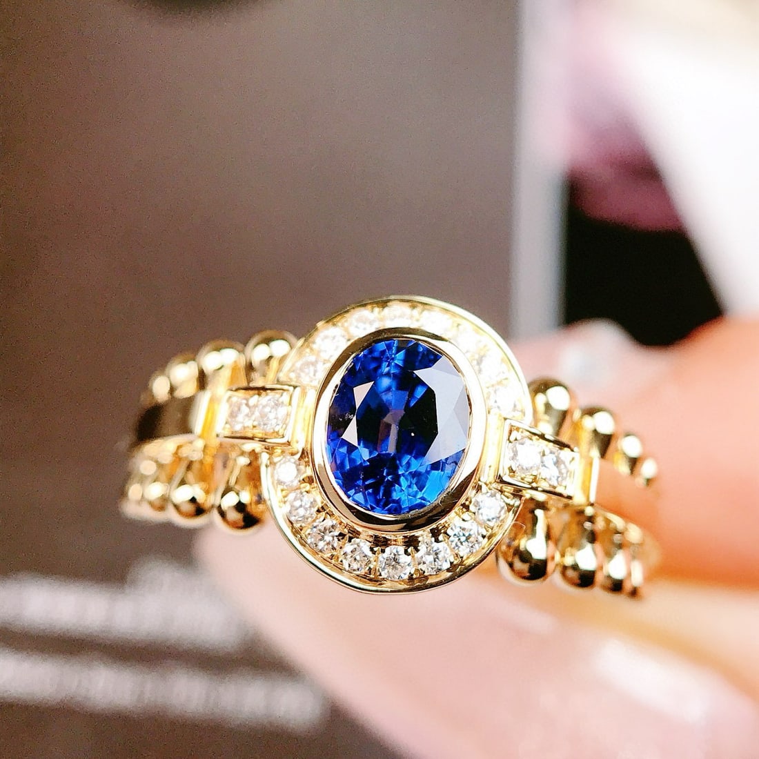 14k Gold 0.90 Ctw Vivid Blue Natural Sapphire & Diamond Ring: Ref:230956026 // gold content:14k gold // ring size:7. 25us // // main gemstone:sapphire // shape:oval // carat weight:0. 80ct // color:vivid blue // treatment:natural // // adjacent gemstone 2 : diam