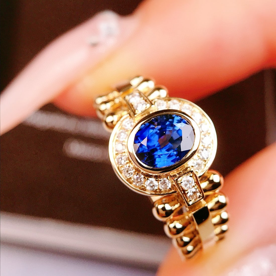 14k Gold 0.90 Ctw Vivid Blue Natural Sapphire & Diamond Ring - 4