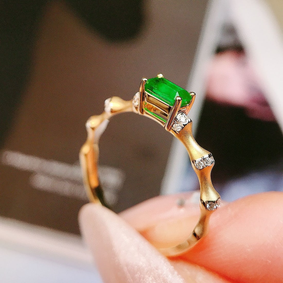 14k Gold 0.37 Ctw Vivid Green Natural Emerald & Diamond Ring - 2