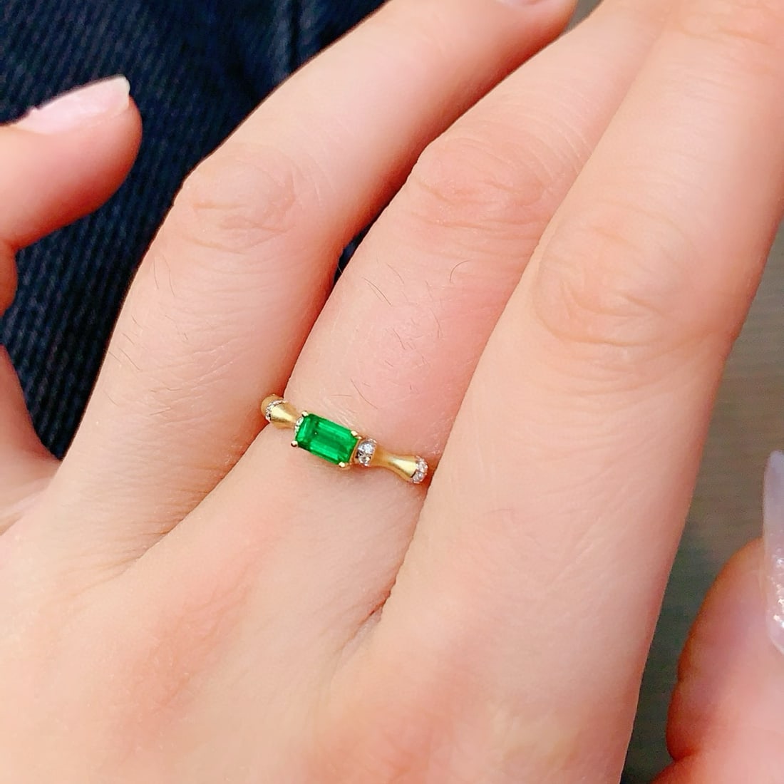 14k Gold 0.37 Ctw Vivid Green Natural Emerald & Diamond Ring - 4