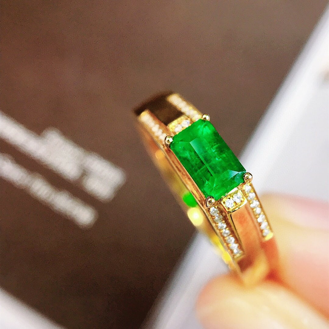 14k Gold 0.58 Ctw Vivid Green Natural Emerald & Diamond Ring - 2