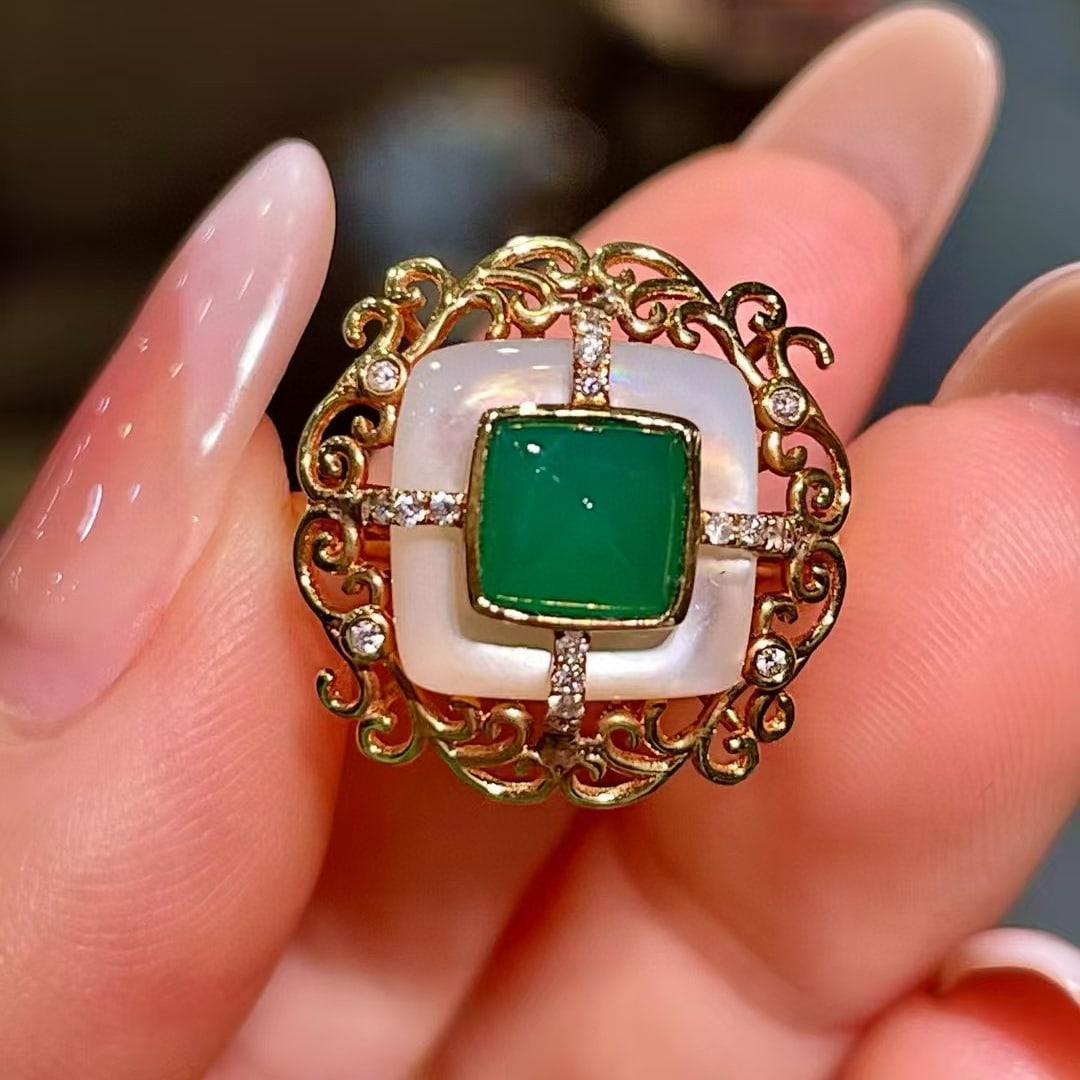 14k Gold 2.18 Ctw Natural Emerald & Diamond Ring: Ref:230956030 // gold content:14k gold // ring size:7. 25us // // main gemstone:emerald // shape:suger-loaf // carat weight:2. 00ct // color:green // treatment:natural // // adjacent gemstone 2 :