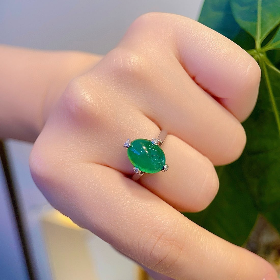 14k Gold 5 Ct Natural Emerald & Diamond Ring: Ref:230956032 // gold content:14k gold // ring size:7. 25us // // main gemstone:emerald // shape:oval // carat weight:5ct // color:green // treatment:natural // // adjacent gemstone 2 : diamond //