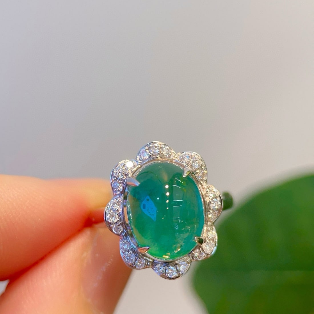 14k Gold 5 Ct Natural Emerald & Diamond Ring - 2