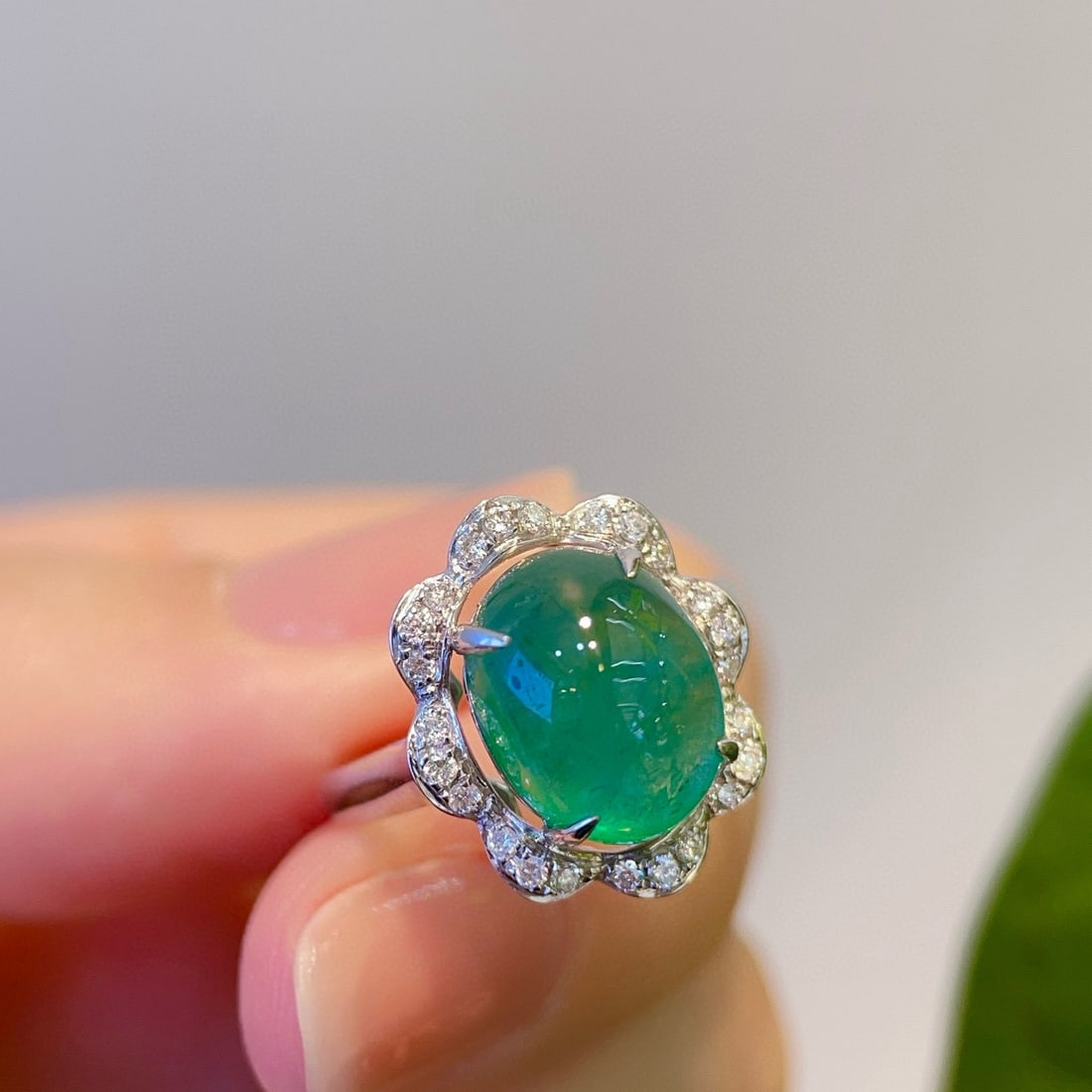 14k Gold 5 Ct Natural Emerald & Diamond Ring - 3