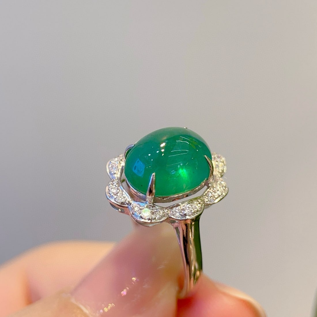 14k Gold 5 Ct Natural Emerald & Diamond Ring - 4