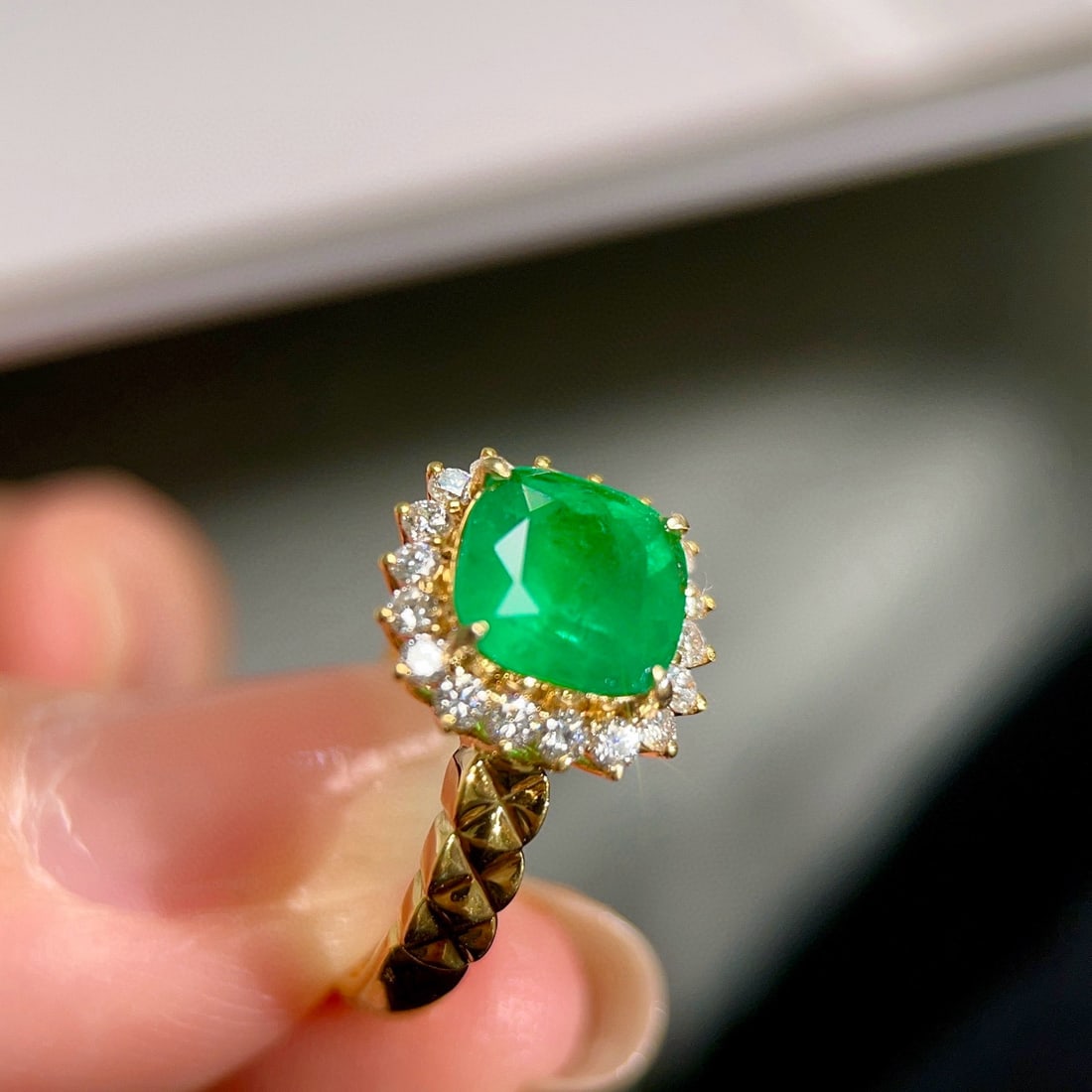 14k Gold 2.04 Ctw Vivid Green Natural Emerald & Diamond Ring - 4