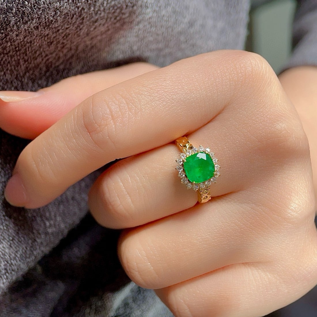 14k Gold 2.04 Ctw Vivid Green Natural Emerald & Diamond Ring - 6