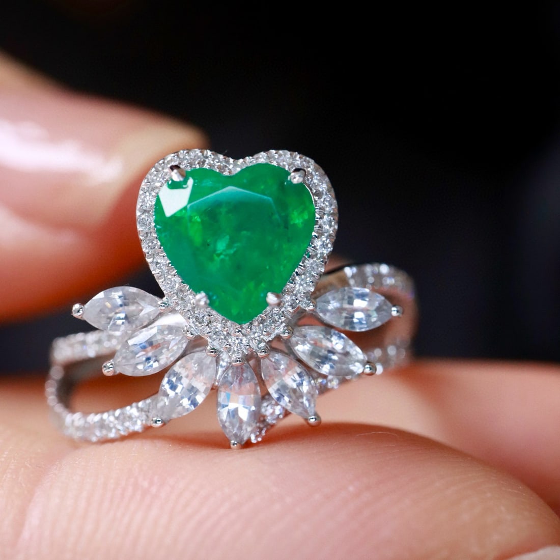 14k Gold 2.13 Ctw Vivid Green Natural Emerald & Sapphire Ring: Ref:230956050 // gold content:14k gold // ring size:7. 25us // // main gemstone:emerald // shape:heart // carat weight:1. 5ct // color:vivid green // treatment:natural // // adjacent gemstone 2 :