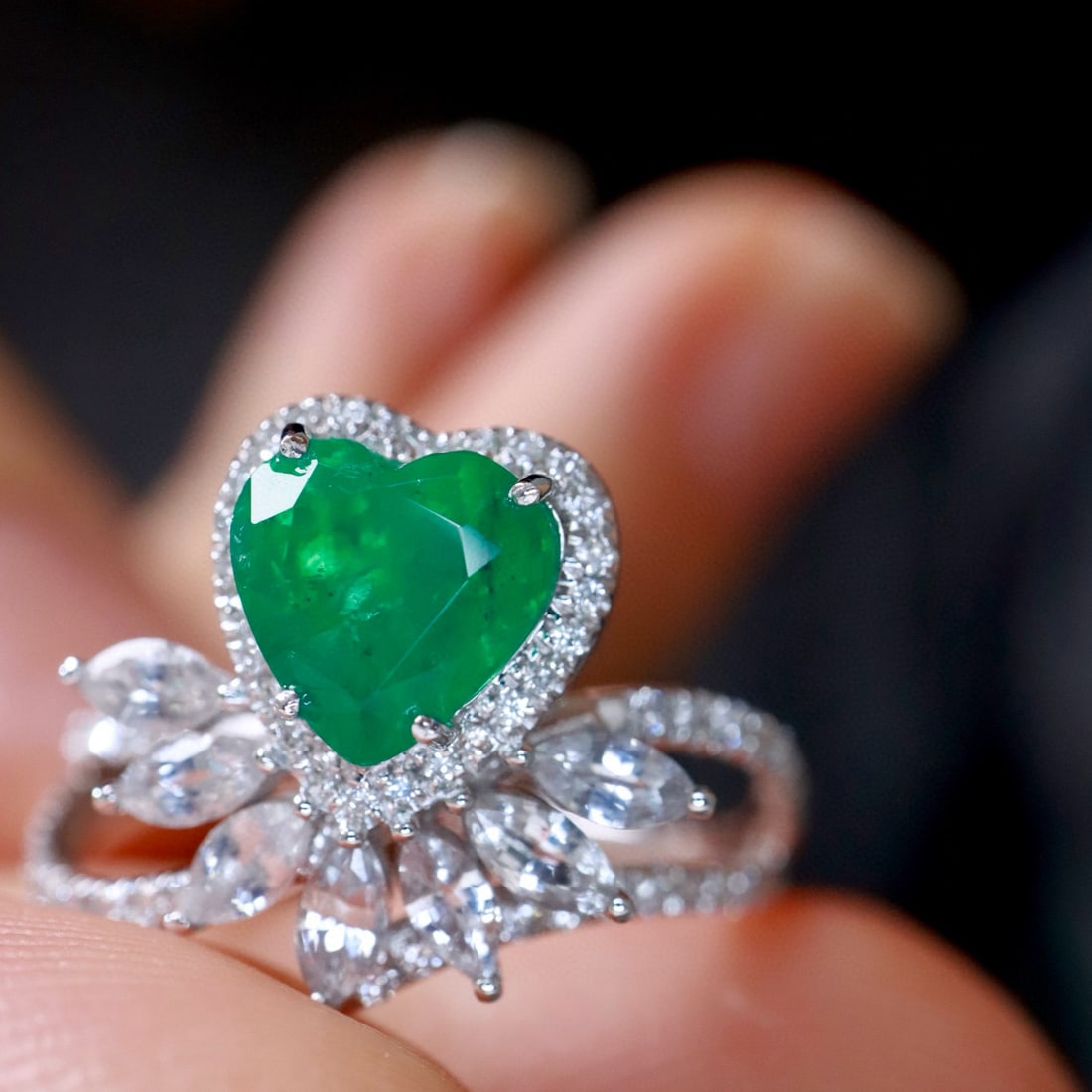 14k Gold 2.13 Ctw Vivid Green Natural Emerald & Sapphire Ring - 4