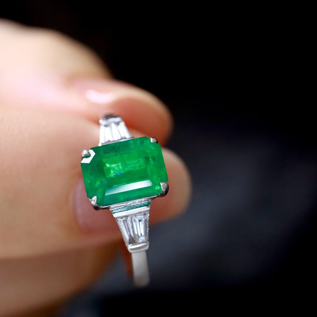 14k Gold 1.80 Ctw Vivid Green Natural Emerald & Diamond Ring - 2