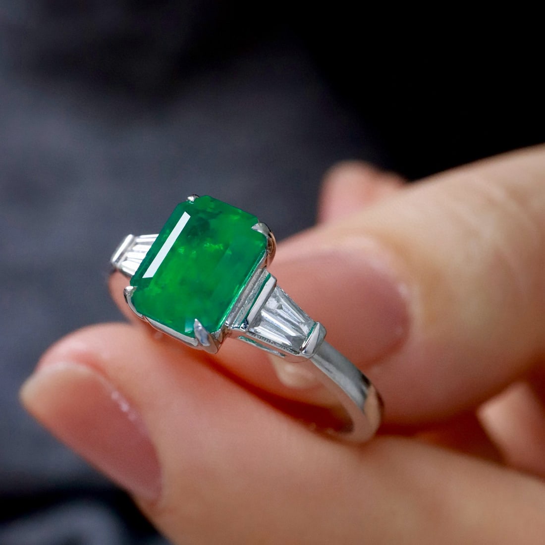 14k Gold 1.80 Ctw Vivid Green Natural Emerald & Diamond Ring - 3