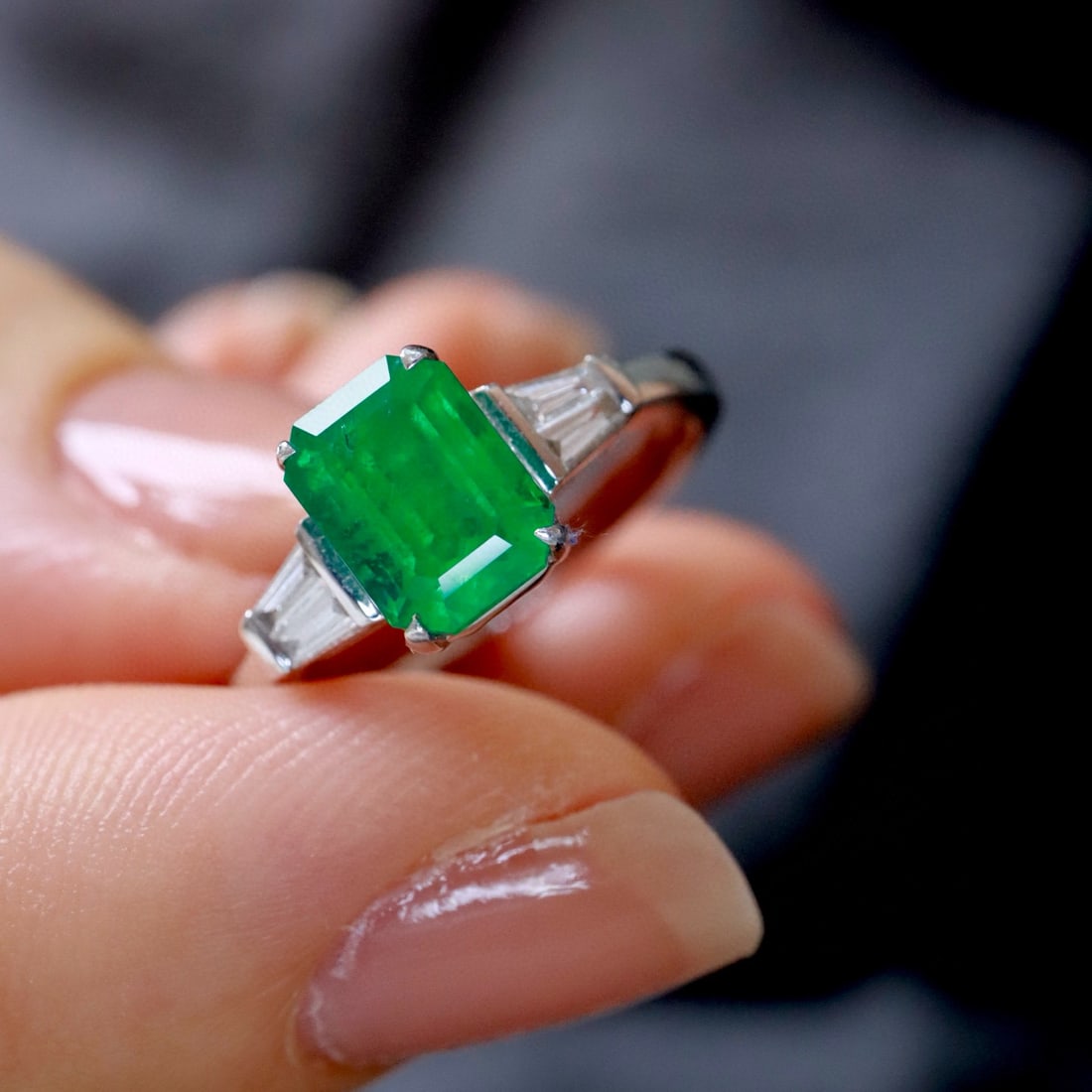 14k Gold 1.80 Ctw Vivid Green Natural Emerald & Diamond Ring - 5