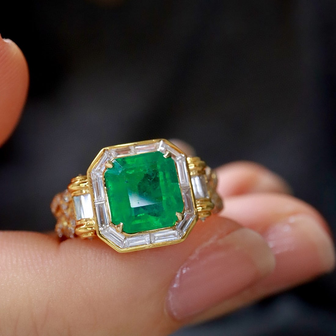 14k Gold 3.15 Ctw Vivid Green Natural Emerald & Diamond Ring: Ref:230956054 // gold content:14k gold // ring size:7. 25us // // main gemstone:emerald // shape:octagonal // carat weight:2. 26ct // color:vivid green // treatment:natural // // adjacent gemstone