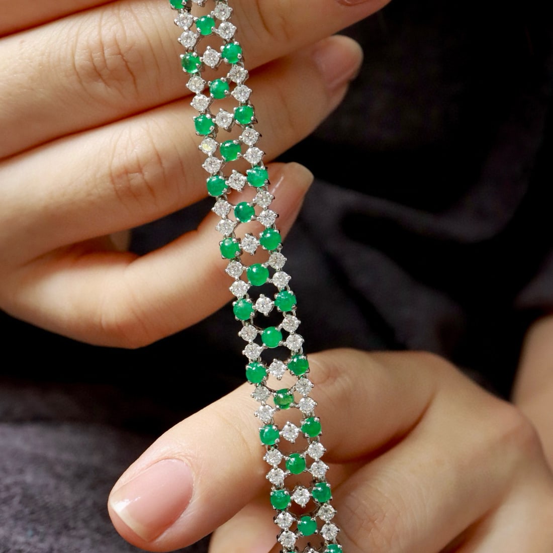 14k Gold 8 Ct Natural Emerald & Moissanite Bracelet: Ref:230956055 // gold content:14k gold // main gemstone:emerald // shape:round // carat weight:8ct // color:green // treatment:natural // cut grade:g // // adjacent gemstone 2 : moissanite //