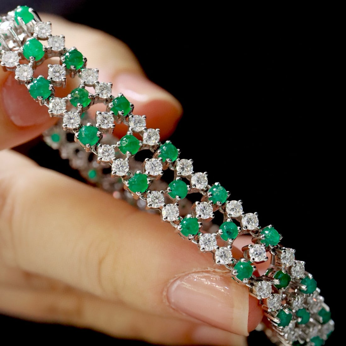 14k Gold 8 Ct Natural Emerald & Moissanite Bracelet - 2