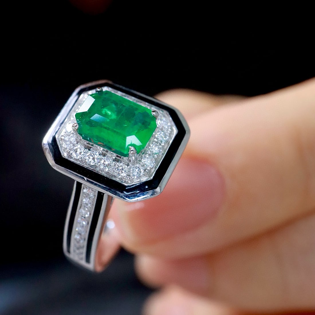 14k Gold 1.08 Ctw Vivid Green Natural Emerald & Diamond Ring - 2