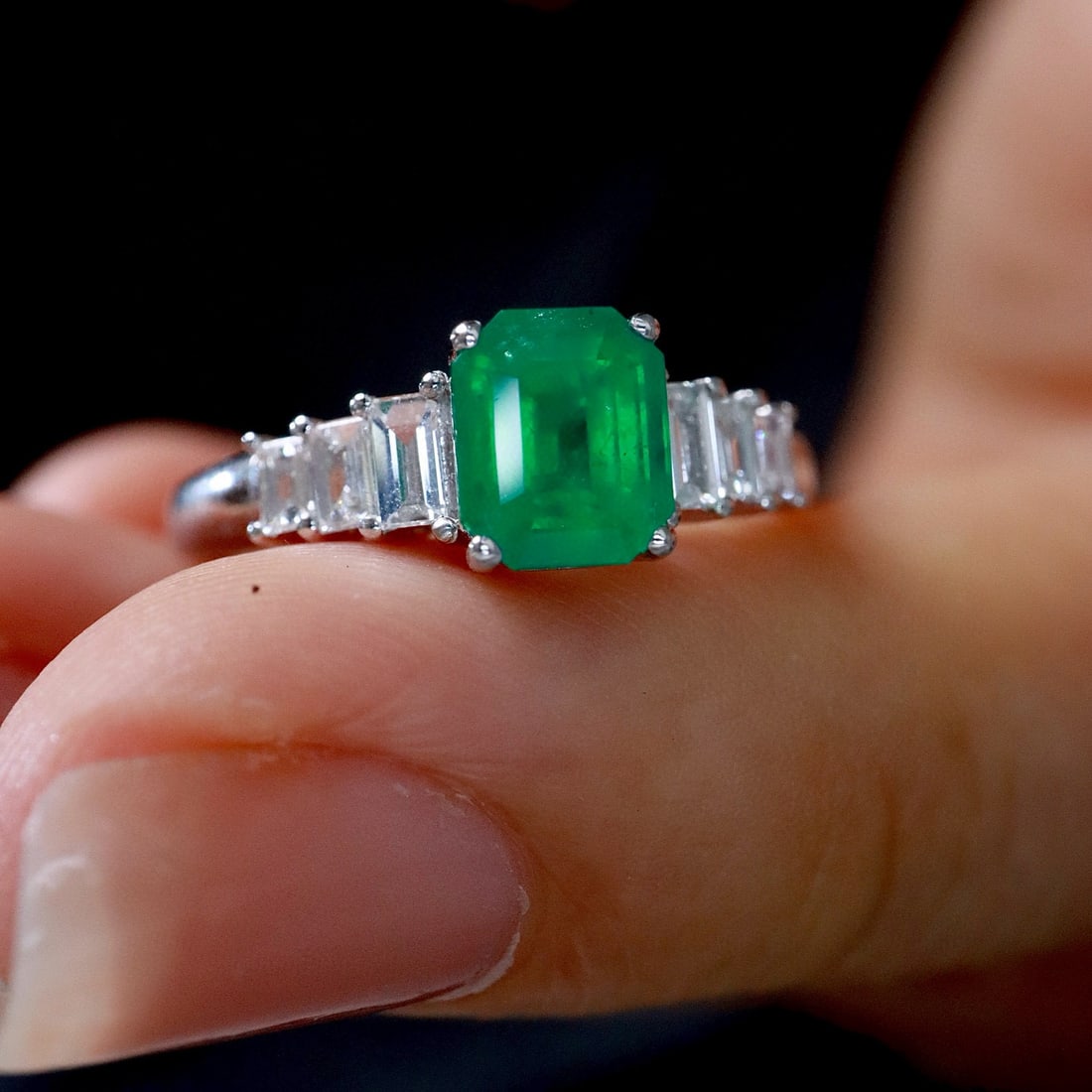 14k Gold 1.45 Ctw Vivid Green Natural Emerald & Diamond Ring: Ref:230956059 // gold content:14k gold // ring size:7. 25us // // main gemstone:emerald // shape:octagonal // carat weight:1. 18ct // color:vivid green // treatment:natural // // adjacent gemstone