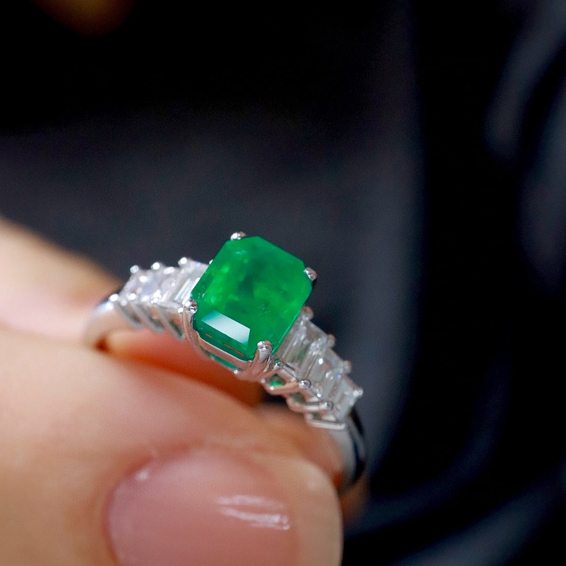 14k Gold 1.45 Ctw Vivid Green Natural Emerald & Diamond Ring - 4