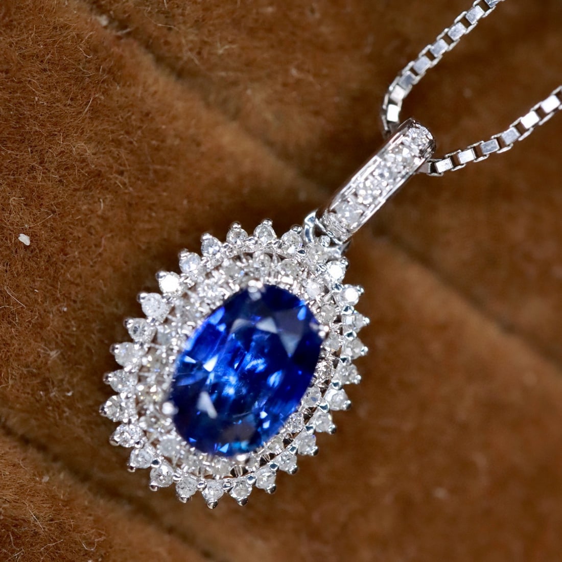 14k Gold 0.86 Ctw Natural Sapphire & Diamond Pendant( Without Chain ): Ref:230956064 // gold content:14k gold // main gemstone:sapphire // shape:oval // carat weight:0. 7ct // color:royal blue // treatment:natural // // adjacent gemstone 2 : diamond // shape:round // car