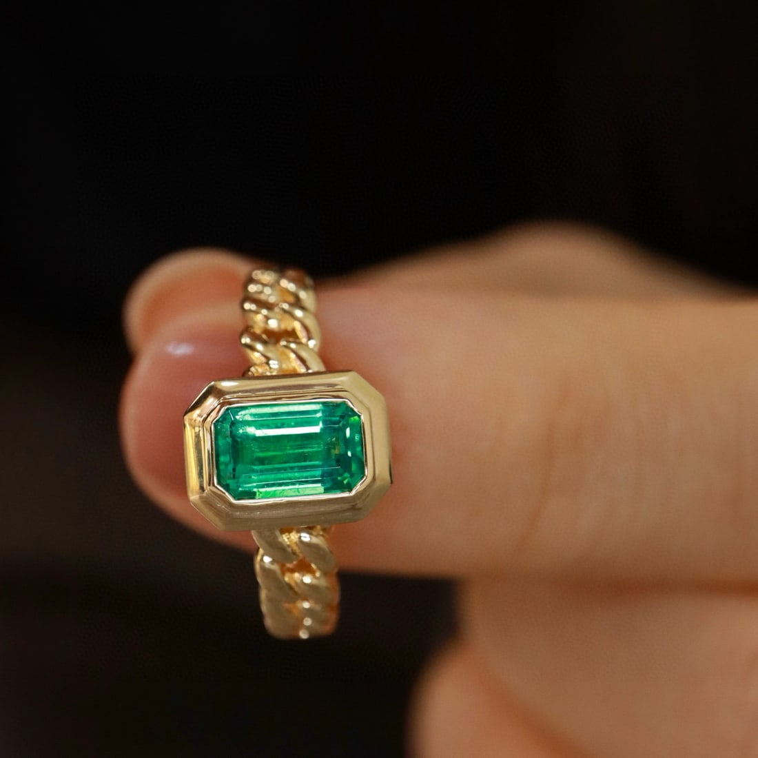 14k Gold 0.85 Ct Natural Emerald Ring: Ref:230956066 // gold content:14k gold // ring size:7. 25us // // main gemstone:emerald // shape:octagonal // carat weight:0. 85ct // color:green // treatment:natural // Condition: New Low Estimate: