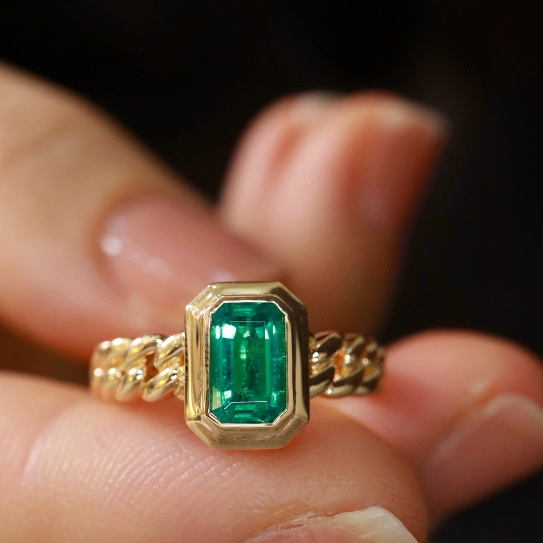 14k Gold 0.85 Ct Natural Emerald Ring - 2