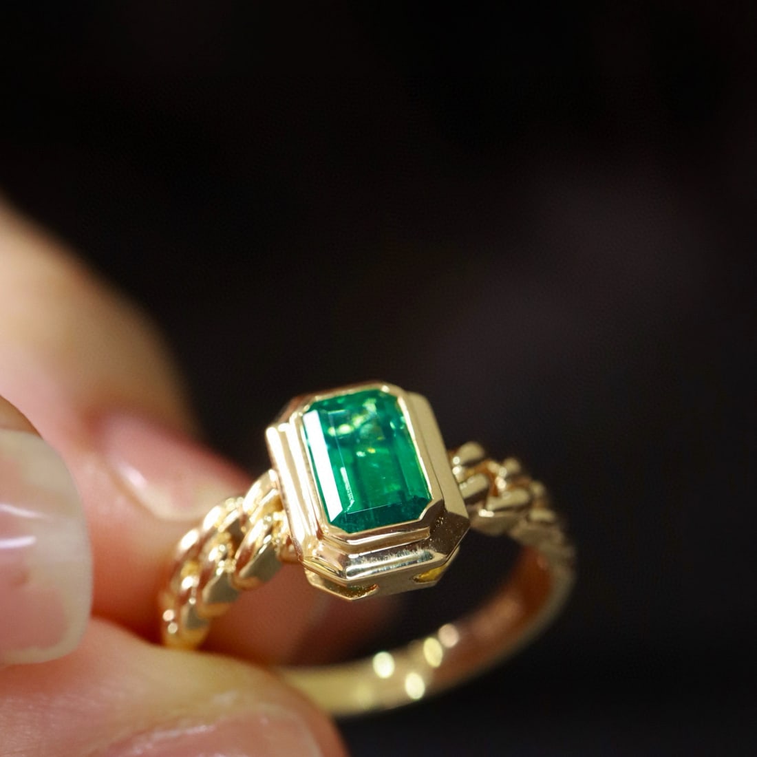 14k Gold 0.85 Ct Natural Emerald Ring - 3