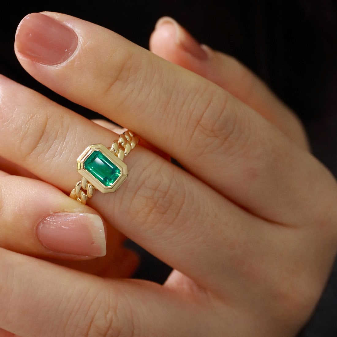 14k Gold 0.85 Ct Natural Emerald Ring - 7