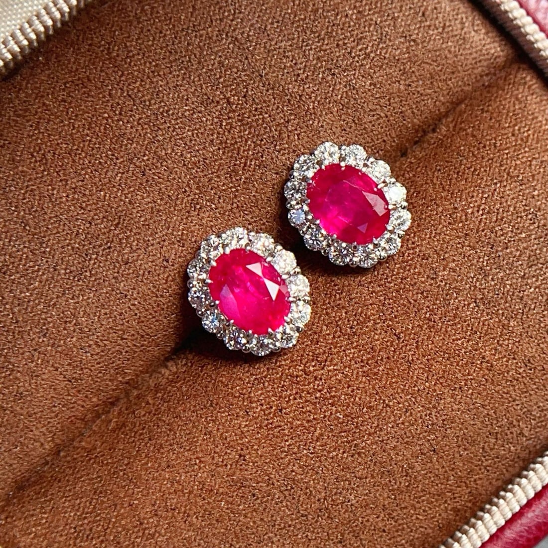 14k Gold 2.76 Ctw Natural Ruby & Diamond Earrings: Ref:230956071 // gold content:14k gold // main gemstone:ruby // shape:oval // carat weight:2. 04ct // color:red // treatment:natural // // adjacent gemstone 2 : diamond // shape:round // carat weight:
