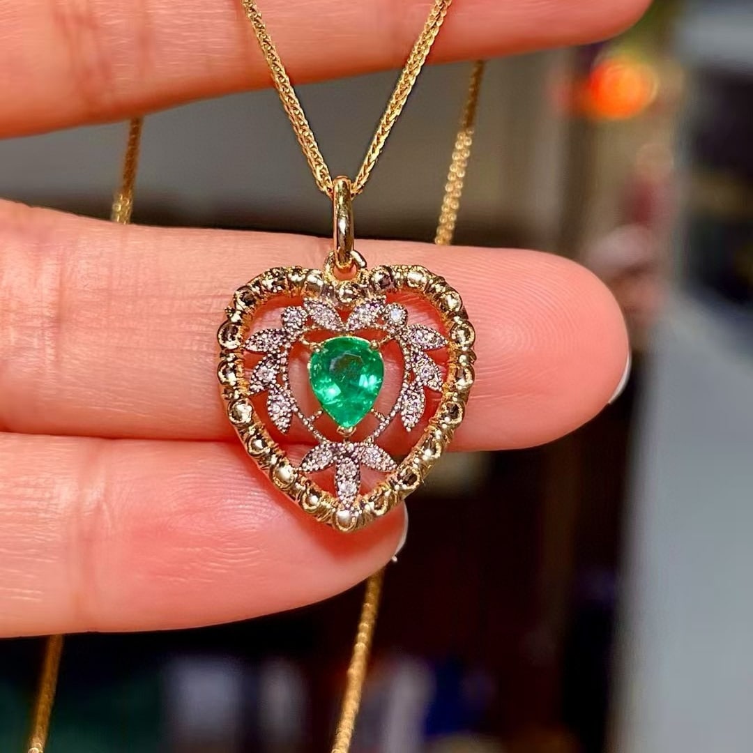 14k Gold 0.48 Ctw Vivid Green Natural Emerald & Diamond Pendant( Without Chain ): Ref:230956088 // gold content:14k gold // main gemstone:emerald // shape:pear // carat weight:0. 43ct // color:vivid green // treatment:natural // // adjacent gemstone 2 : diamond // shape:round // ca