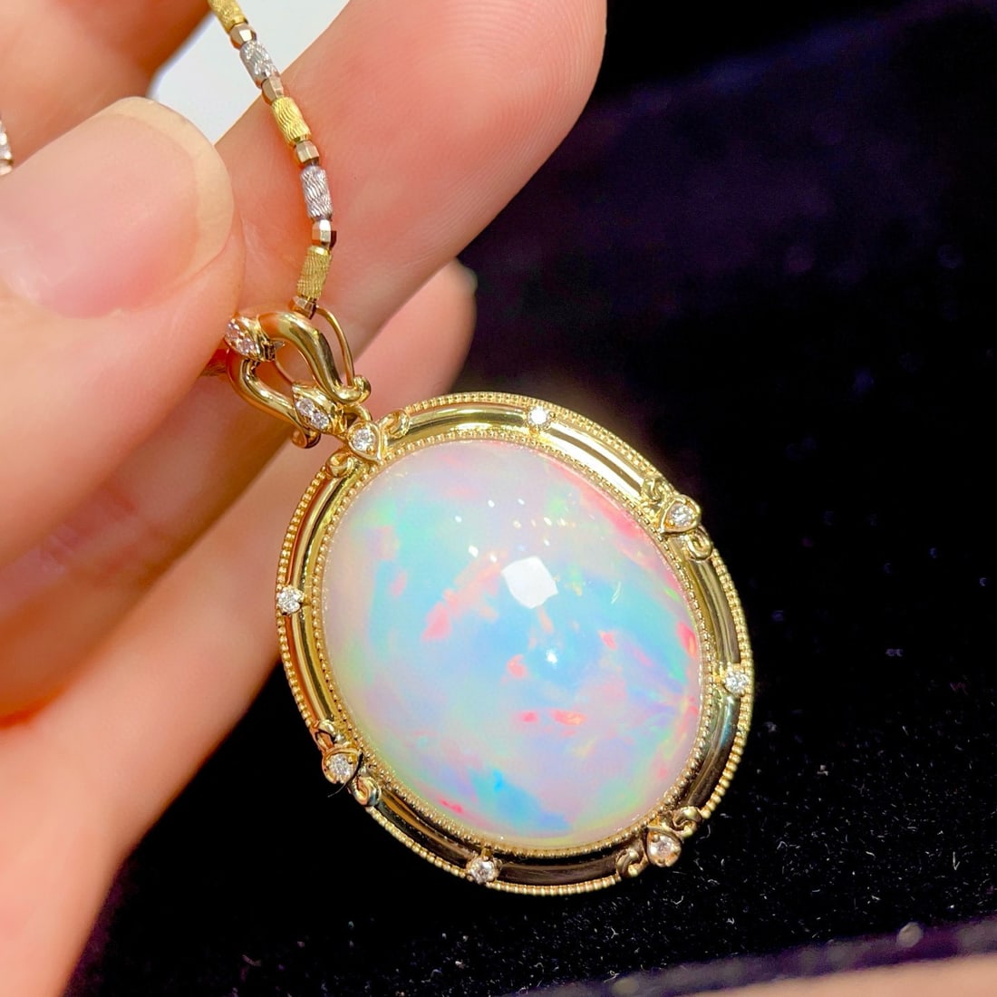 14k Gold 25.9 Ctw Natural Opal & Diamond Pendant( Without Chain ): Ref:230956089 // gold content:14k gold // main gemstone:opal // shape:oval // carat weight:25. 8ct // color:white // treatment:natural // // adjacent gemstone 2 : diamond // shape:round // carat