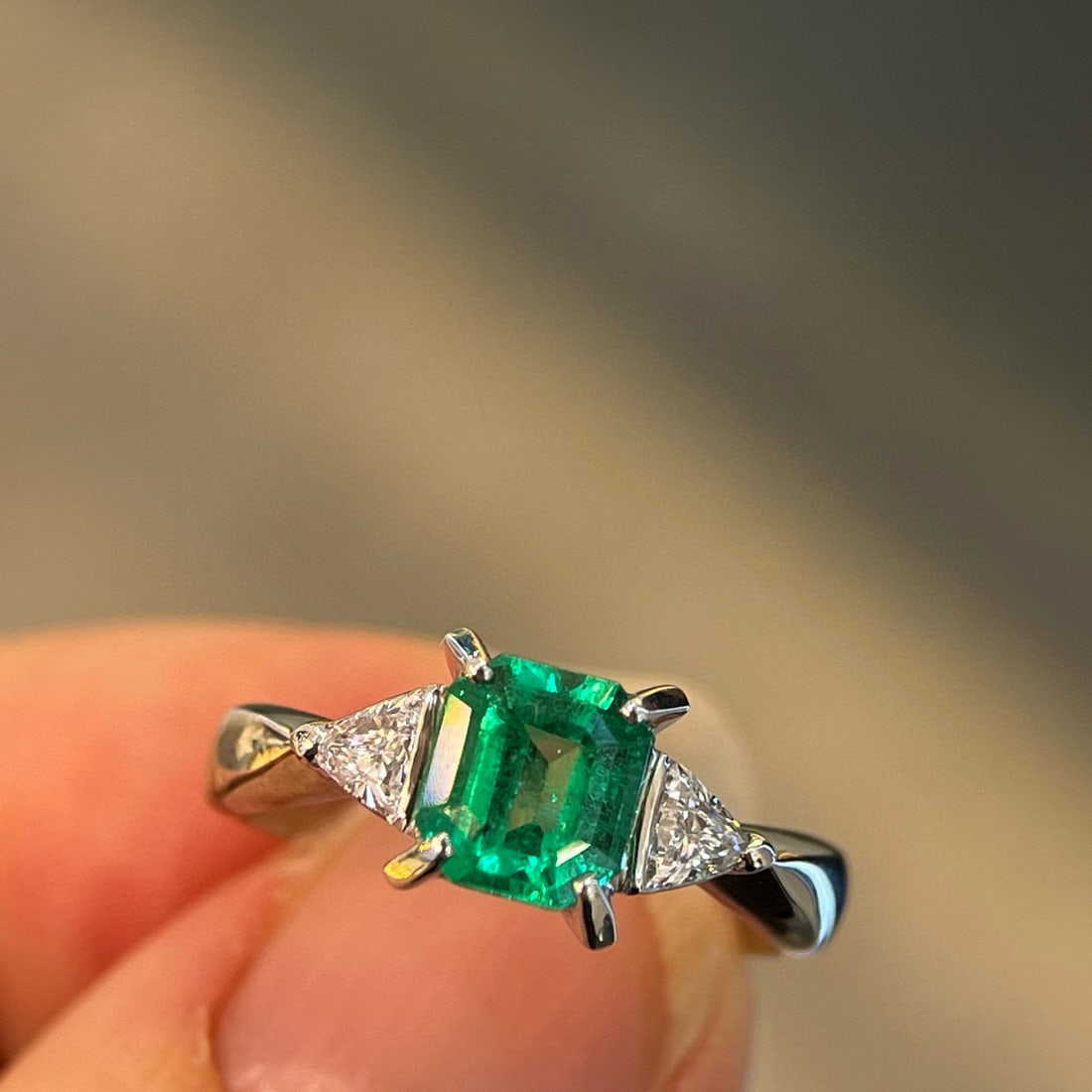 14k Gold 1.03 Ctw Natural Emerald & Diamond Ring: Ref:230956096 // gold content:14k gold // ring size:7. 25us // // main gemstone:emerald // shape:octagonal // carat weight:0. 79ct // color:green // treatment:natural // // adjacent gemstone 2 : diamo