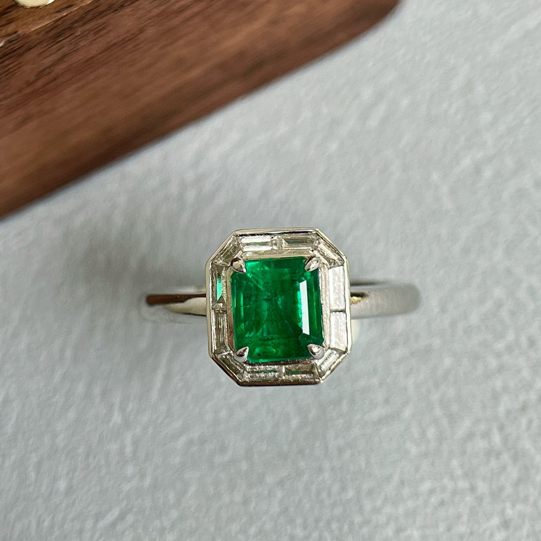 14k Gold 1.49 Ctw Vivid Green Natural Emerald & Diamond Ring: Ref:230956097 // gold content:14k gold // ring size:7. 25us // // main gemstone:emerald // shape:octagonal // carat weight:1. 17ct // color:vivid green // treatment:natural // // adjacent gemstone 2 :