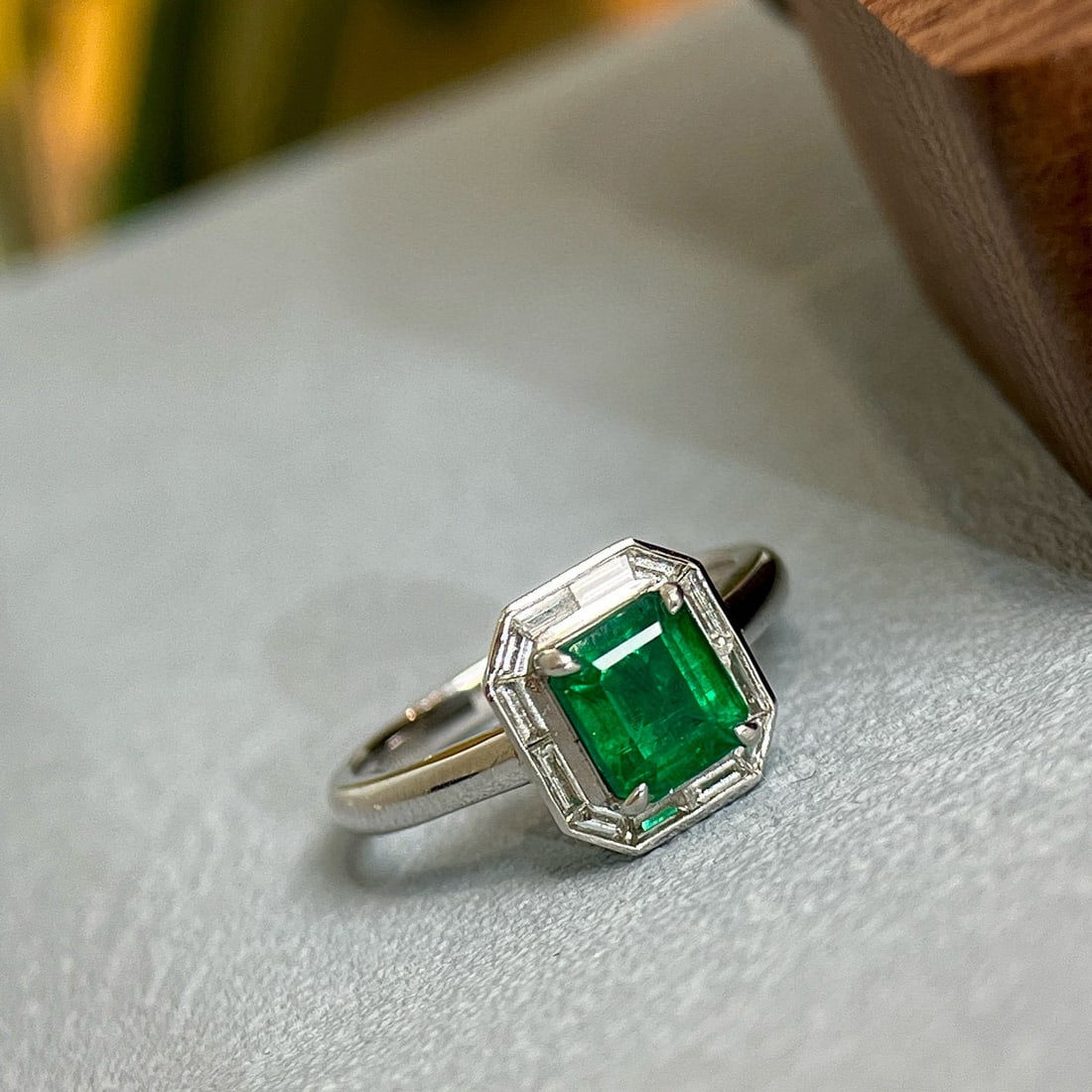 14k Gold 1.49 Ctw Vivid Green Natural Emerald & Diamond Ring - 2