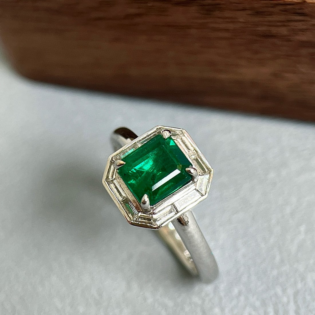 14k Gold 1.49 Ctw Vivid Green Natural Emerald & Diamond Ring - 4