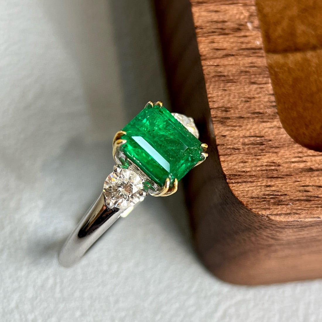 14k Gold 1.81 Ctw Vivid Green Natural Emerald & Diamond Ring - 2