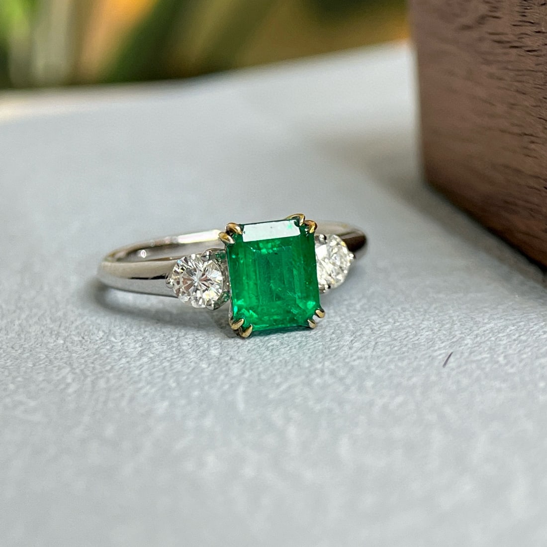 14k Gold 1.81 Ctw Vivid Green Natural Emerald & Diamond Ring - 3