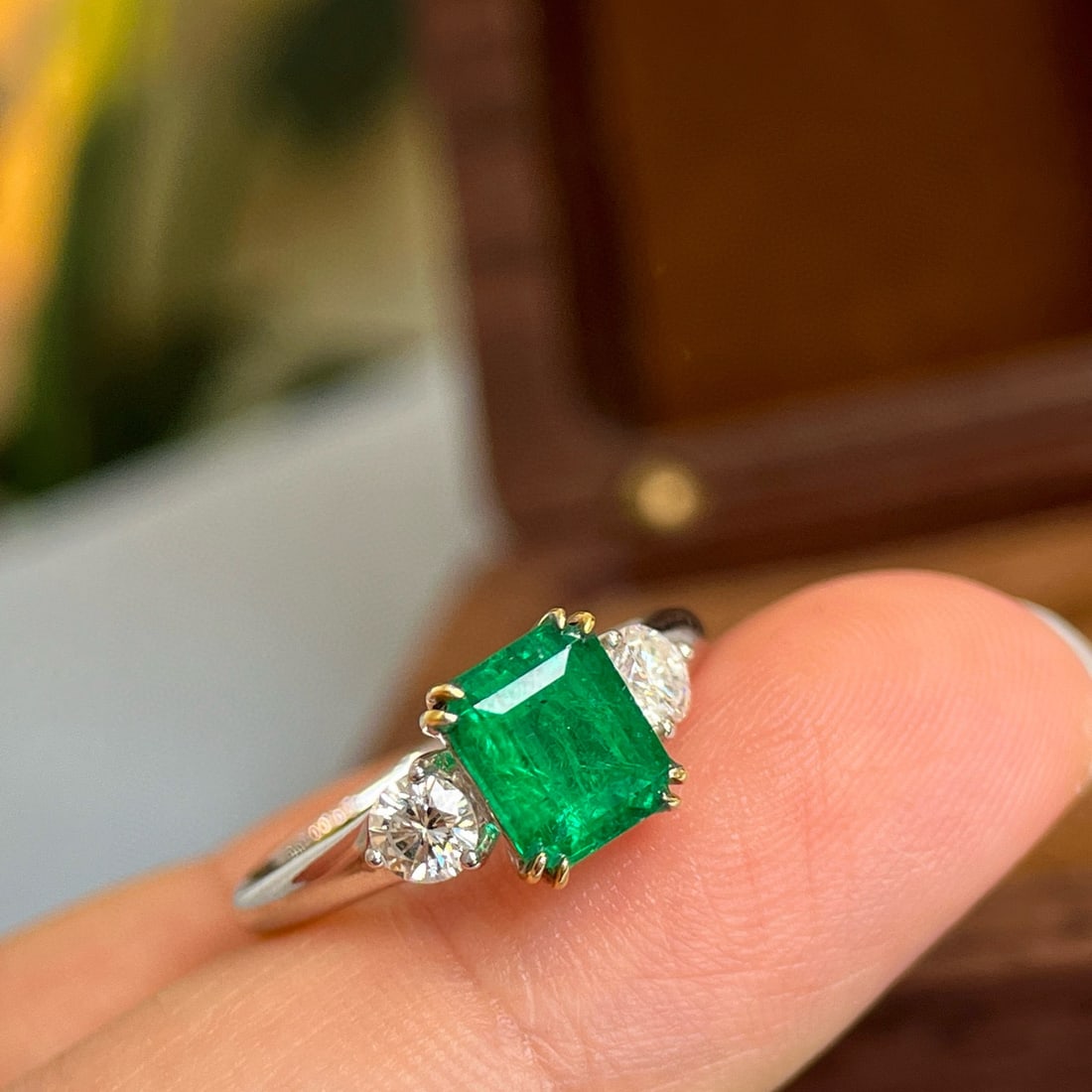 14k Gold 1.81 Ctw Vivid Green Natural Emerald & Diamond Ring - 5