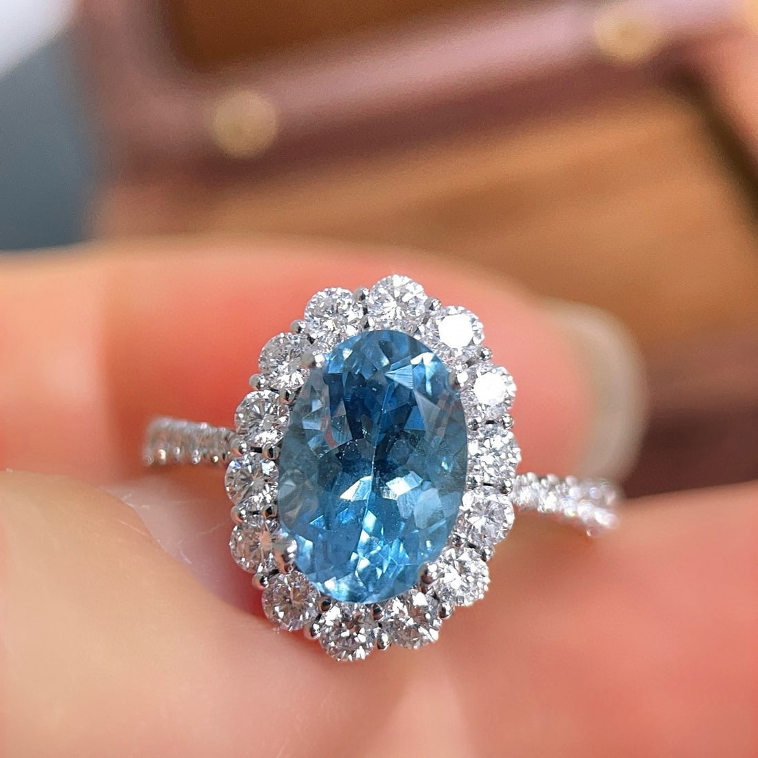 14k Gold 2.75 Ctw Natural Aquamarine & Diamond Ring: Ref:230956100 // gold content:14k gold // ring size:7. 25us // // main gemstone:aquamarine // shape:oval // carat weight:2. 01ct // color:santa maria color // treatment:natural // // adjacent gemstone