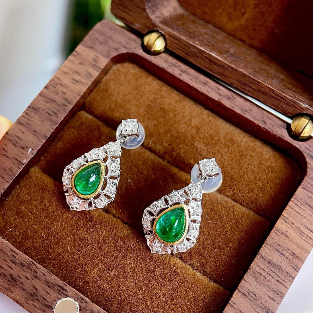 14k Gold 1.21 Ctw Vivid Green Natural Emerald & Diamond Earrings - 2