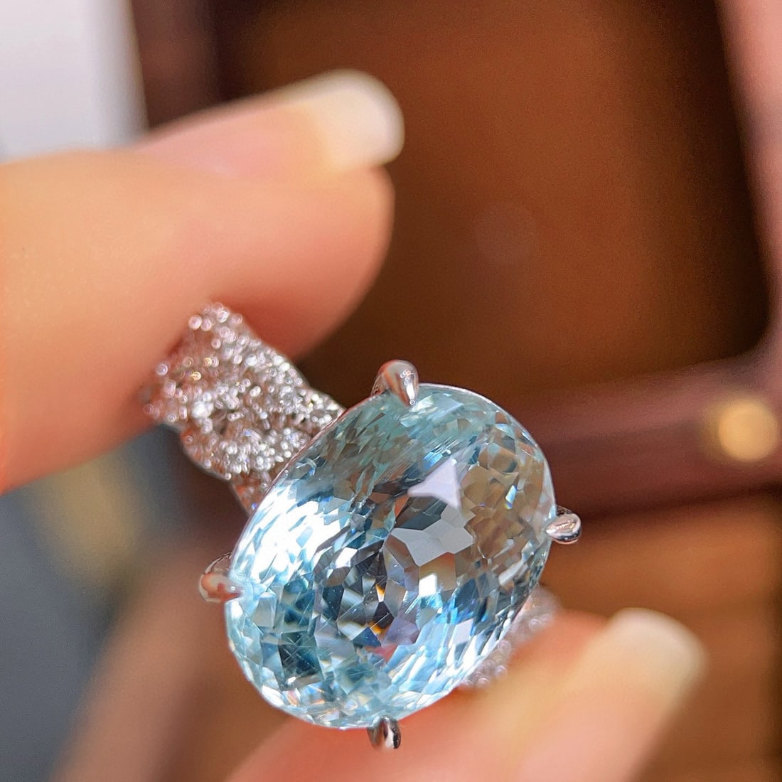 14k Gold 7.73 Ctw Natural Aquamarine & Diamond Ring: Ref:230956106 // gold content:14k gold // ring size:7. 25us // // main gemstone:aquamarine // shape:oval // carat weight:7. 38ct // color:blue // treatment:natural // // adjacent gemstone 2 :