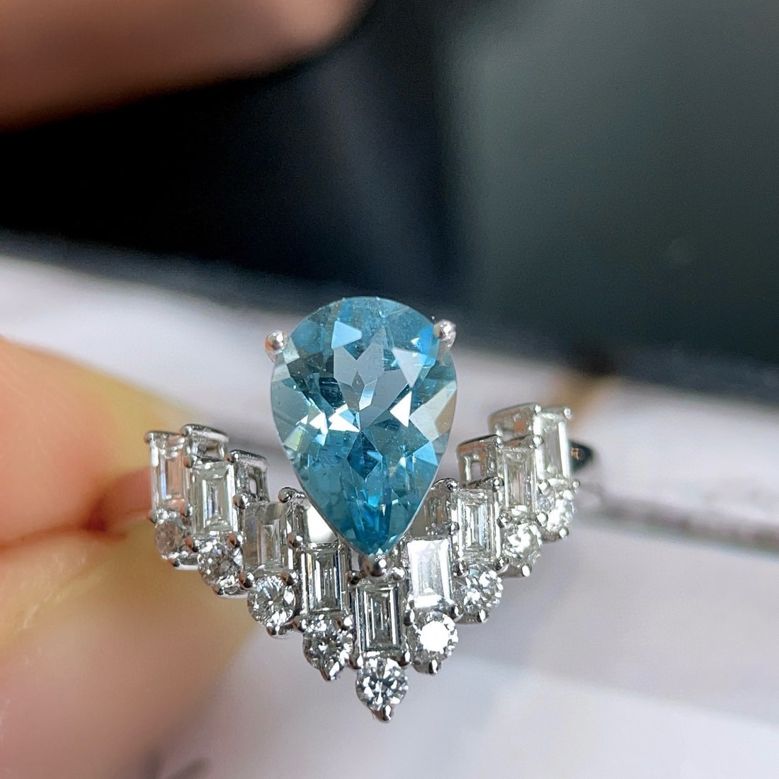 14k Gold 1.54 Ctw Natural Aquamarine & Diamond Ring: Ref:230956114 // gold content:14k gold // ring size:7. 25us // // main gemstone:aquamarine // shape:pear // carat weight:1. 06ct // color:santa maria color // treatment:natural // // adjacent