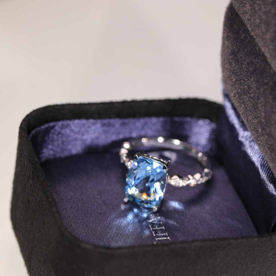 14k Gold 2.56 Ct Natural Aquamarine & Diamond Ring - 7