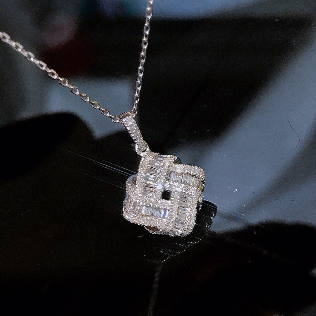 14k Gold 0.55 Ct Natural H Diamond Pendant( Without Chain ): Ref:230956131 // gold content:14k gold // main gemstone:diamond // shape:multiply // carat weight:0. 55ct // clarity grade:vs-si // color:h // treatment:natural // Condition: NewLow Estimate: